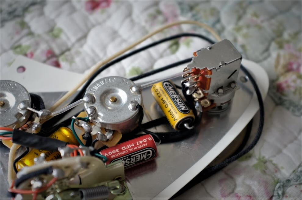 fender拾音器lacesensorfenderstrat蓝银红金电吉他单线蓝银红黑色