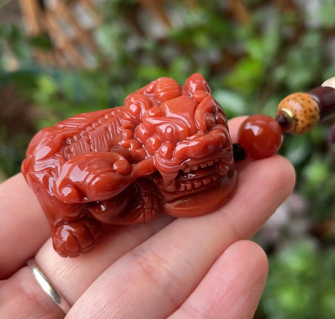 kk宝钰黄龙玉鸡血红满色本命年霸王貔貅吊坠钥匙挂证书新