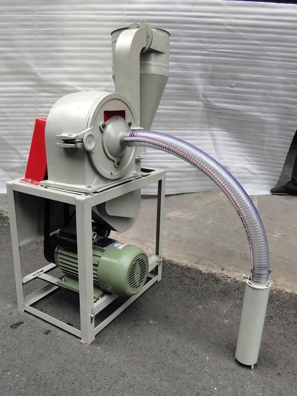 自吸式玉米粉碎机家用自动220v五谷杂粮打粉机养殖饲料磨面破碎机