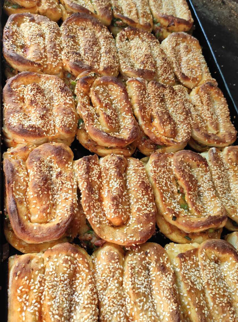 湖北仙桃土特产邱记鲜肉锅盔现做猪油锅块特色小吃早餐碳火烧饼.