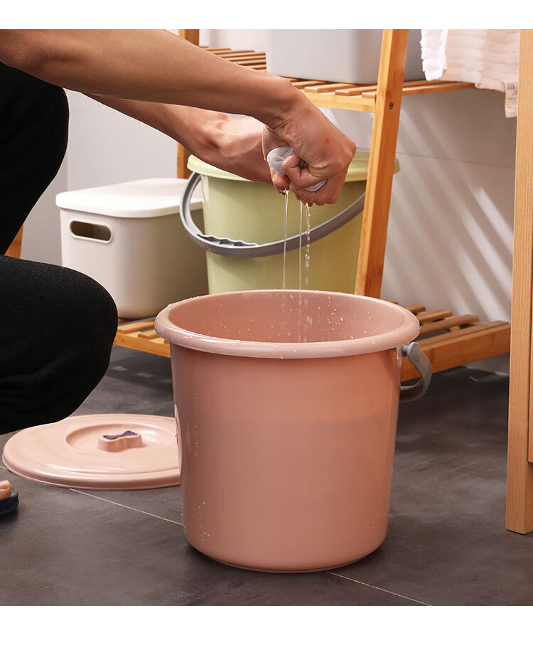 加厚塑料小水桶带盖小号家用装水桶提水桶儿童美术小桶迷你玩具桶
