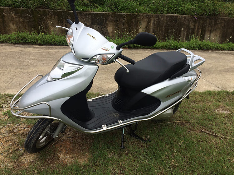 适用于 本田新优悦wh110t-2优酷-2a保险杠护杠围栏原装零配件 保险杠