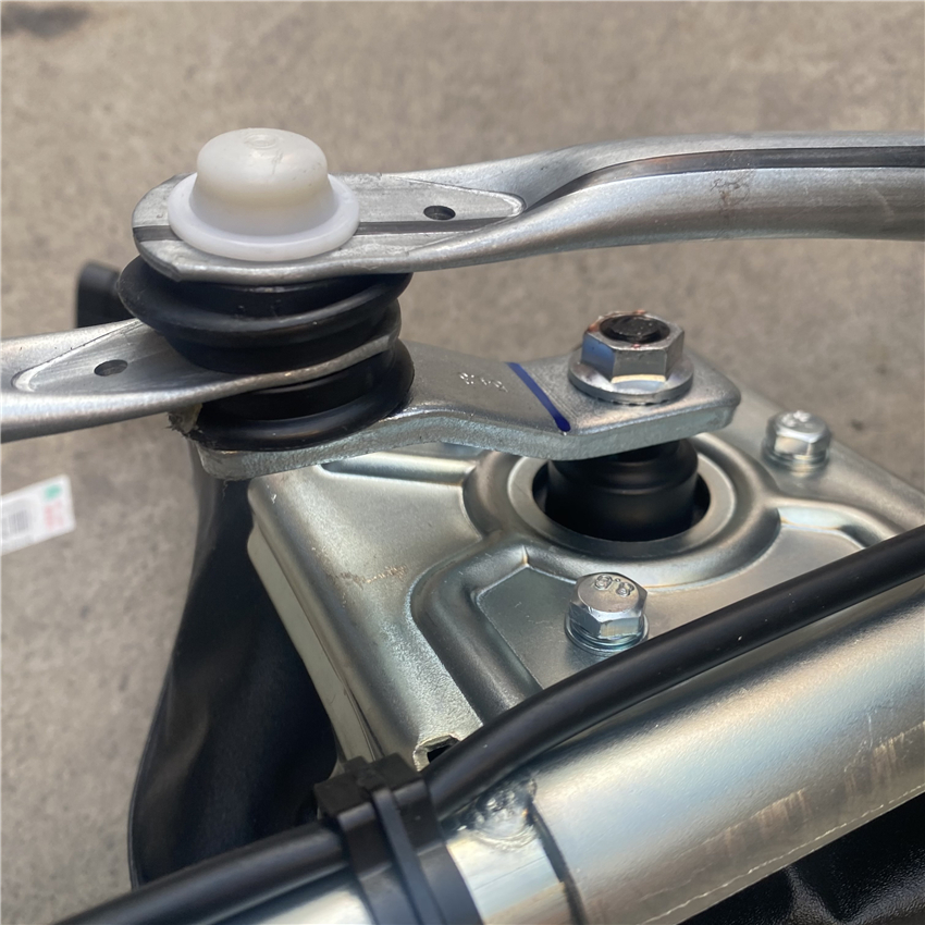 适用于重汽豪沃t5g雨刷连动杆雨刷电机总成雨刮器连杆总成连动杆带