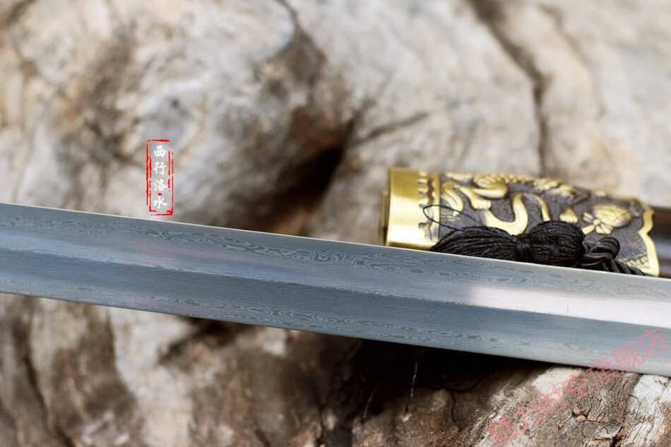 高端新品太极剑龙泉剑花纹钢软剑硬起脊不开刃现货蓝色