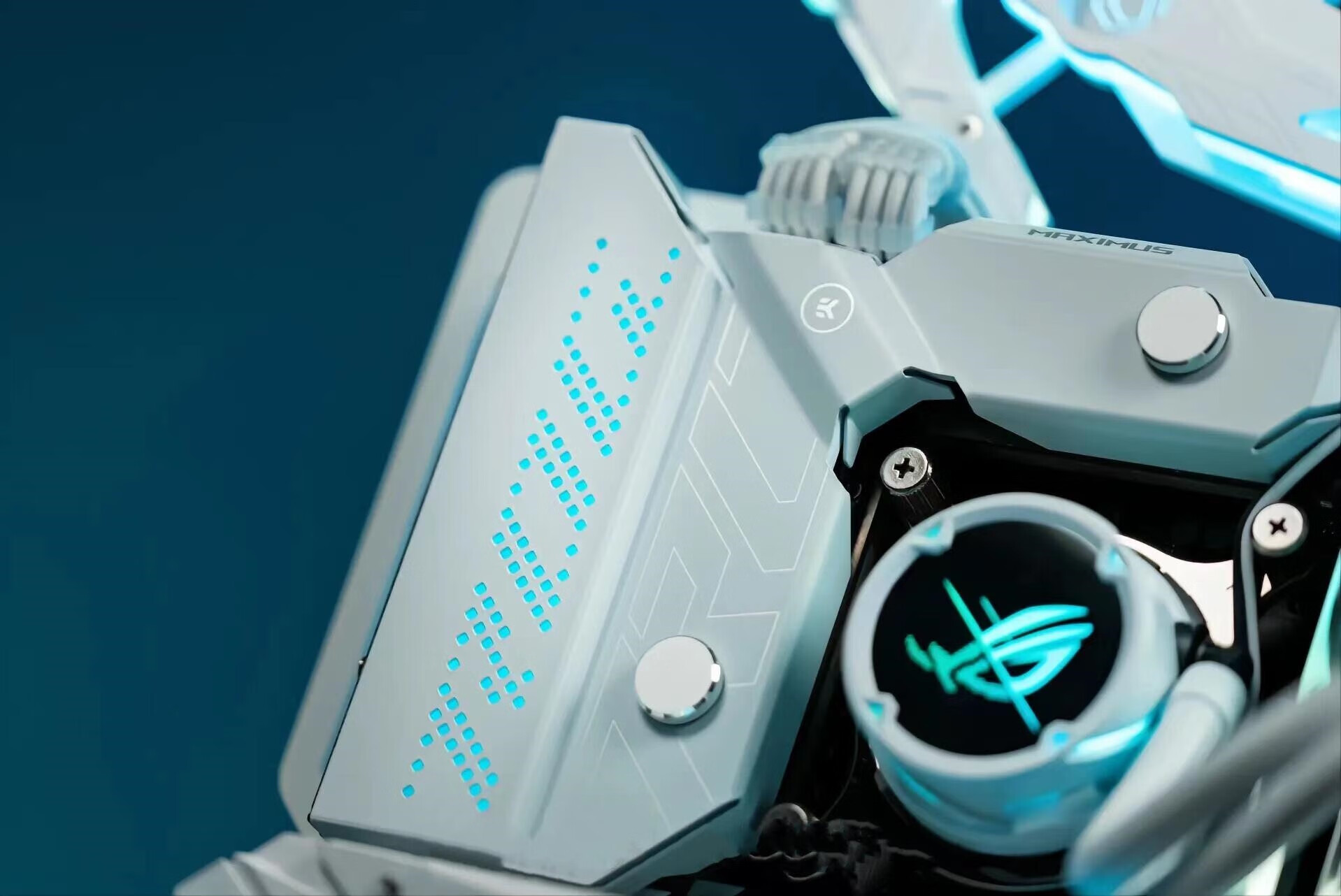 败家之眼机箱 华硕rog信仰 败家之眼 沫子 童童同款限量电竞游戏台式