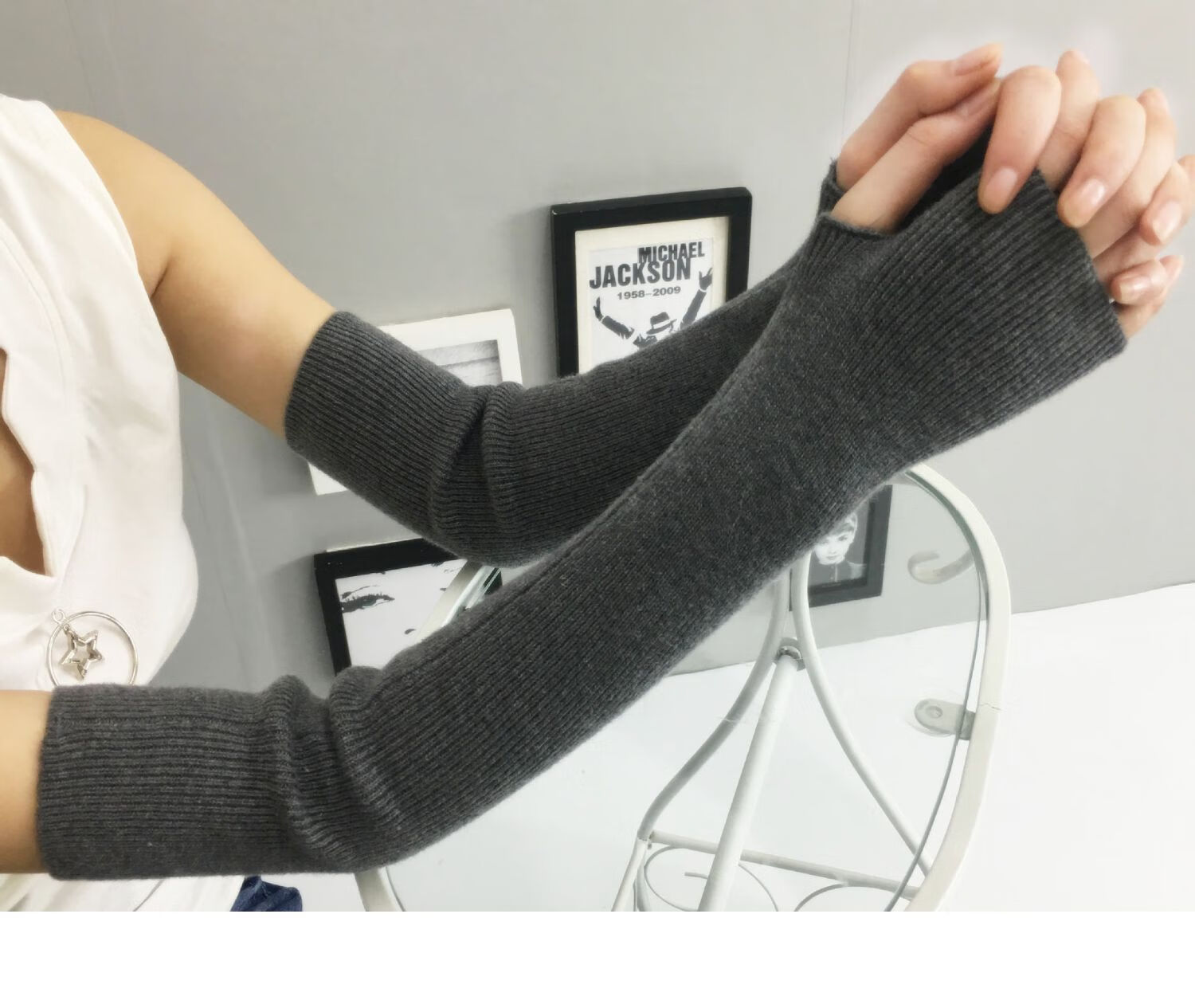 手袜女羊绒手臂套袖套女秋冬长款露指半指手套加厚保暖毛线护肘米白色
