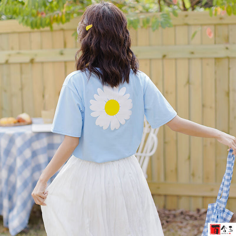 夏天穿的衣服热天闺蜜装时尚可爱套装糖果色白色大方压褶雪纺百褶中长