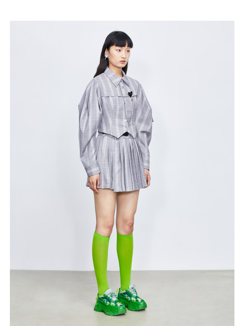 revan芮范秋季设计师款学院风格纹收腰短款衬衫灰色s36