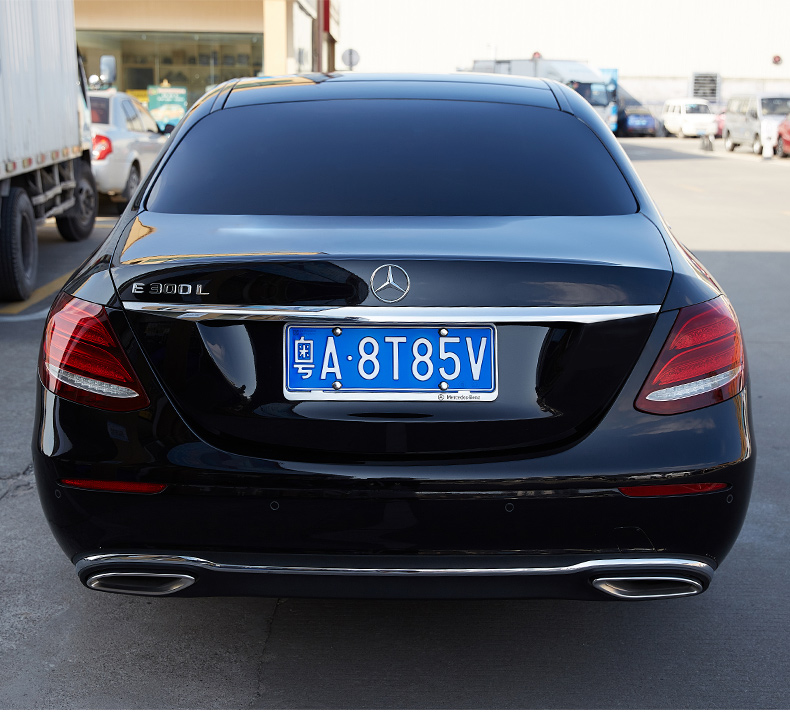 战航奔驰新交规车牌架新e级e300le200lglcc200lc260l牌照框改装流光银