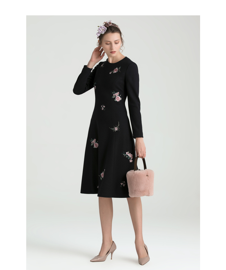 欧柏兰奴2020年秋冬新款绣花羊毛连衣裙中长款修身显瘦oudl6341 b26