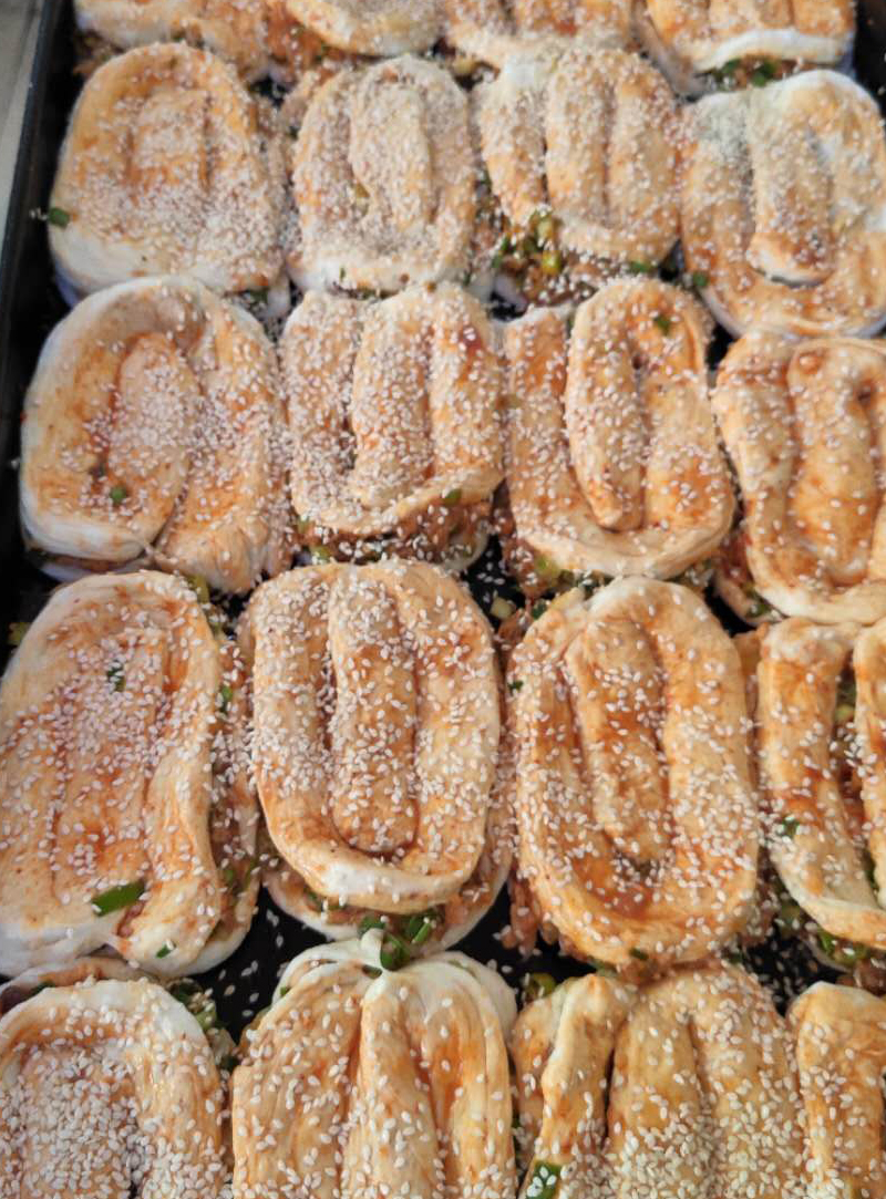 湖北仙桃土特产邱记鲜肉锅盔现做猪油锅块特色小吃早餐碳火烧饼.