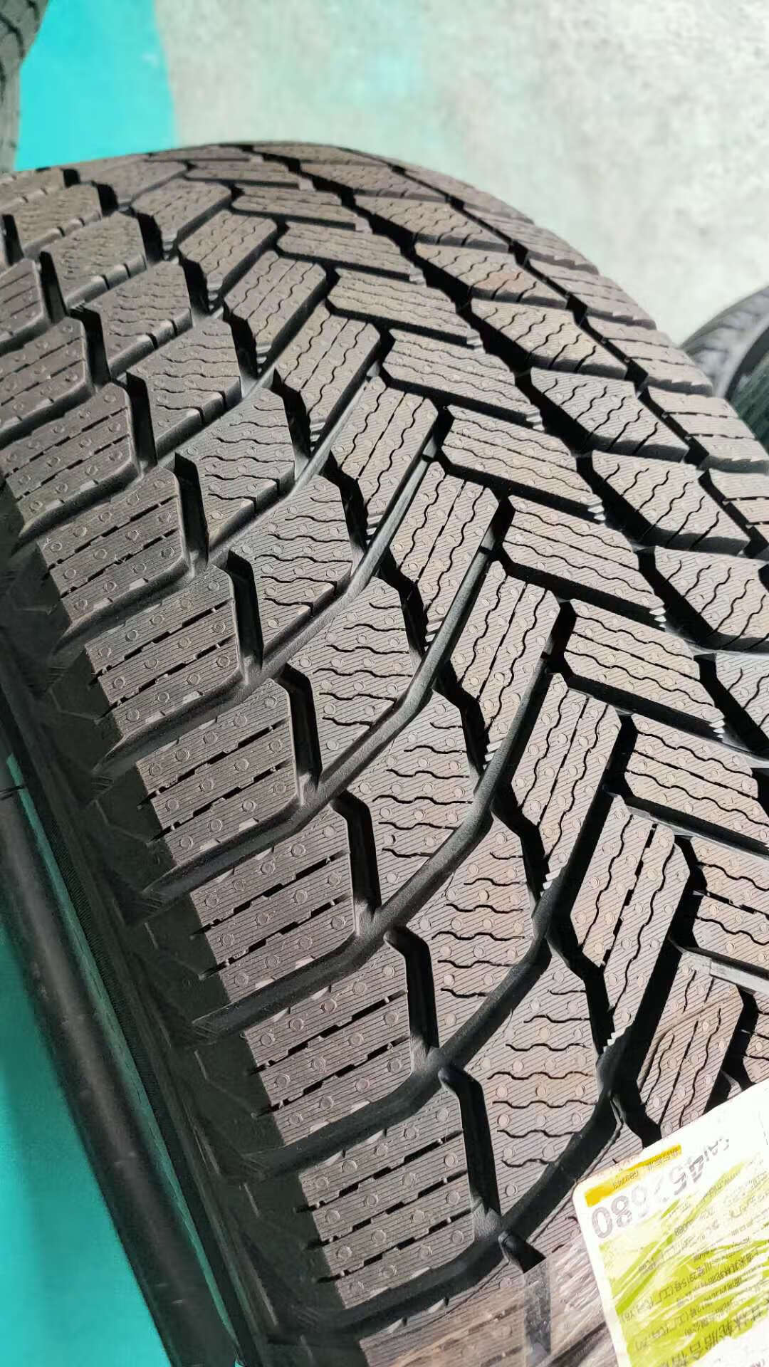 2354517新冰驰米其林雪地胎235/45r17米其林雪地冬季轮胎22年 黑色