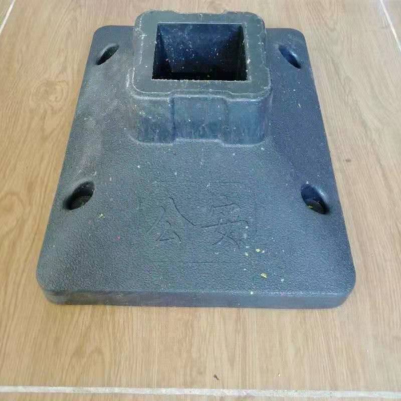 定制适用护栏底座橡胶底座城市道路护栏底座交通设施底座铁皮水泥底座