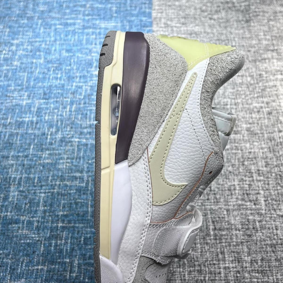 低帮闭合方式:系带适用场景:休闲风格:百搭风制鞋工艺:纯手工鞋底材质