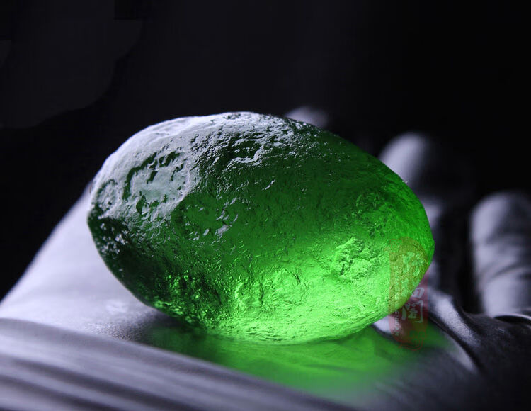 天然捷克绿陨石吊坠 把玩件 宇宙陨星原石挂件 男女愈疗 41-45克不