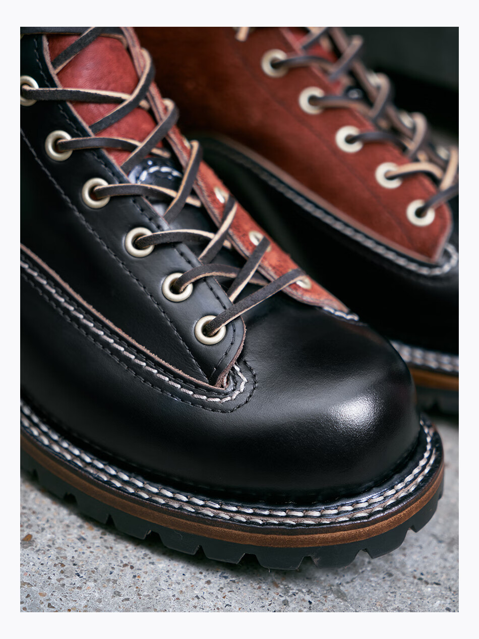 玩累了的孩子手工伐木靴翻毛皮复古登山马丁美式工装靴西部拓荒者拍摄