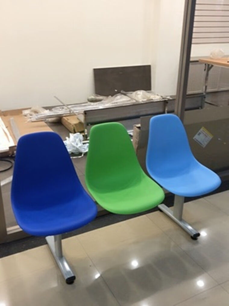 可狄塑料连排椅橙色网红排椅超市休息椅医院三人位输液椅车站公共座椅