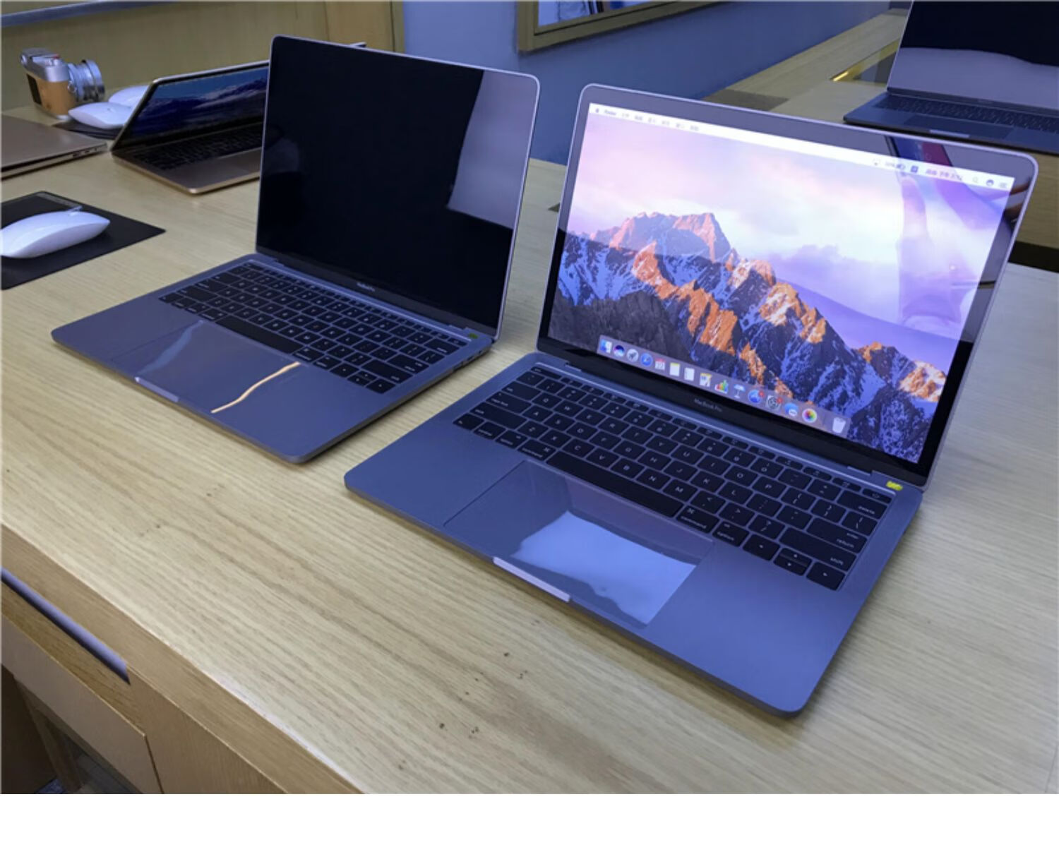 假电脑13寸macpro超薄笔记本仿真电脑模型道具133寸银色黑屏