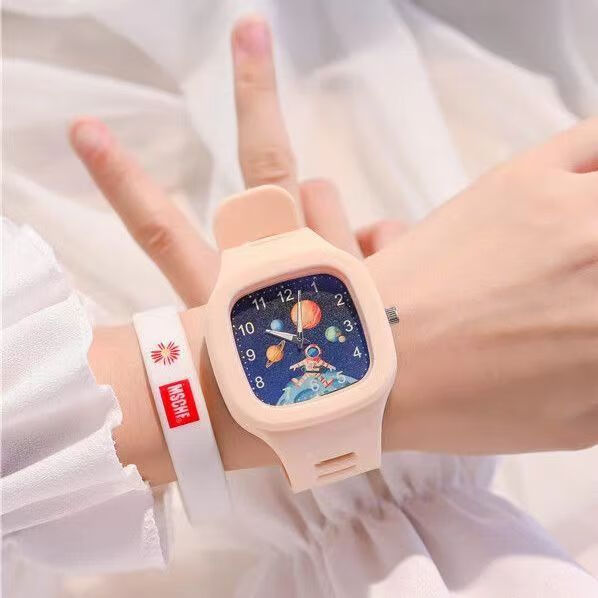 方形宇航员简约表 宇航员手表男女初高中学生小学生简约时尚运动小众