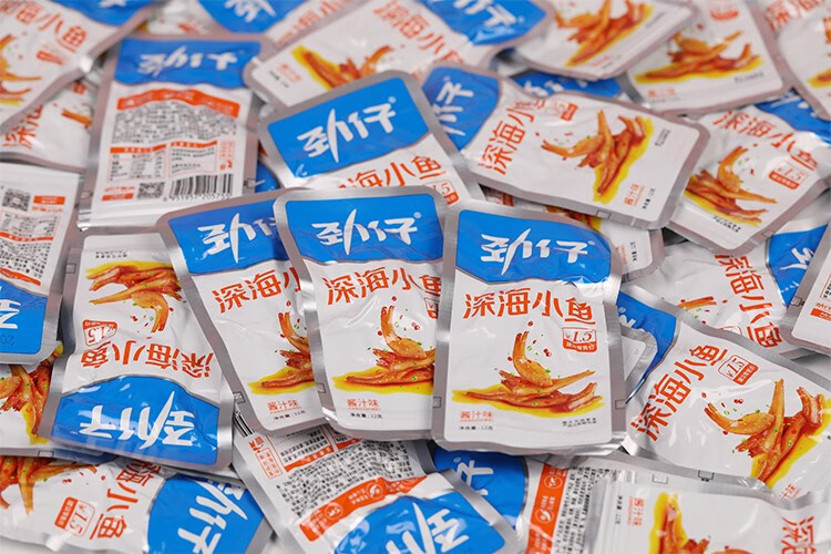 劲仔小鱼 劲仔小鱼仔12g麻辣香辣小鱼干毛毛鱼湖南特产小包装休闲零食