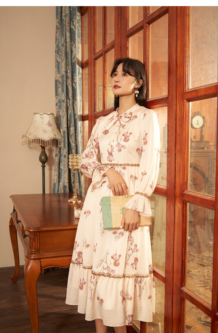 固执2020秋冬新款复古文艺蝴蝶结印花雪纺荷叶摆收腰中长款连衣裙