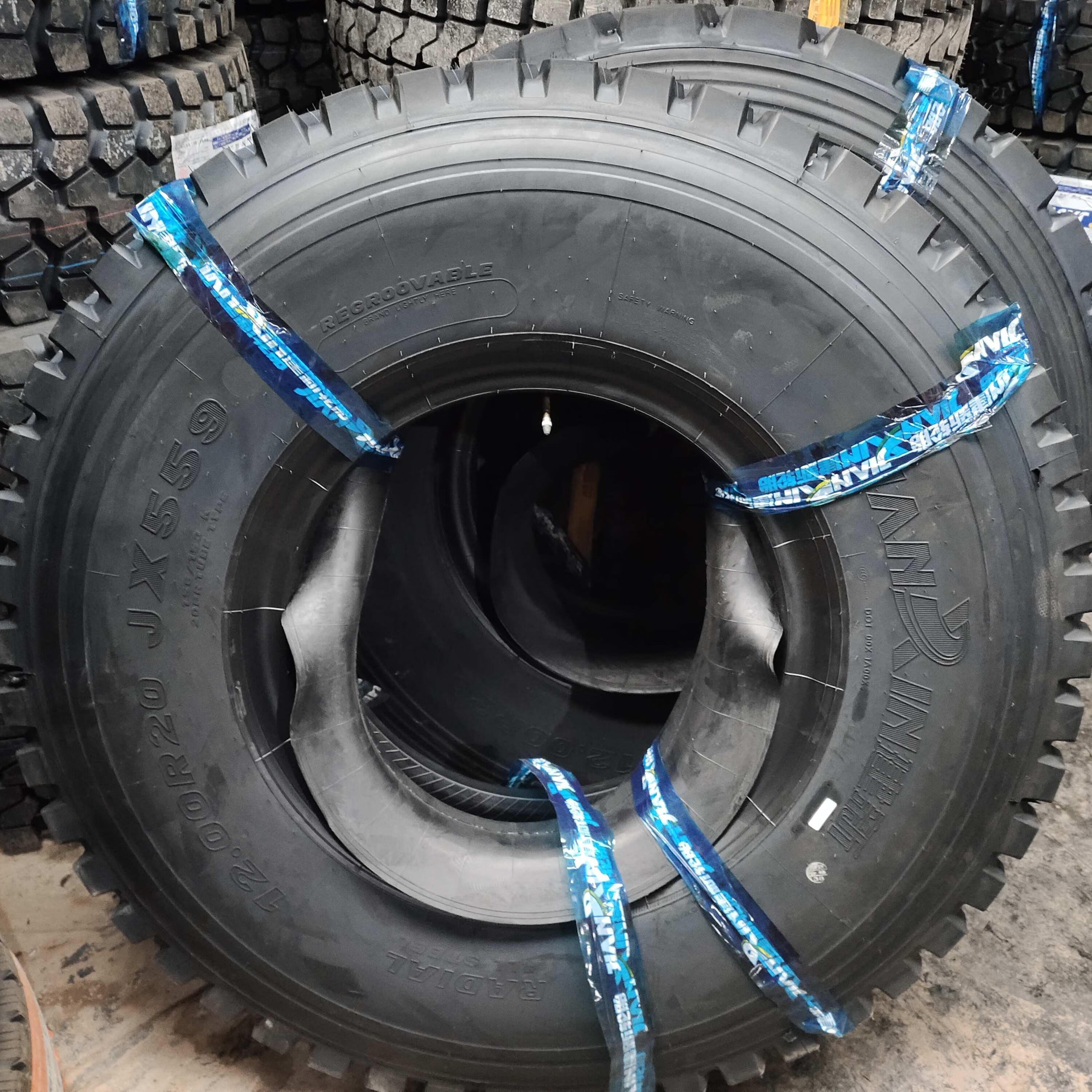 全新建新1100r20 1200r20全钢丝大货车载重轮胎 1200r20中花整套jx559