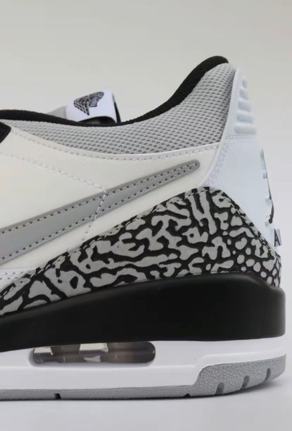 功能:耐磨,透气鞋底材质:橡胶鞋帮高度:中帮鞋面材质:头层牛皮货号:*