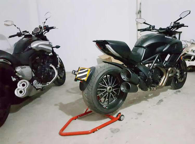 杜卡迪起车架 单摇臂摩托车起车架适用于杜卡迪ducati大魔鬼宝马凯旋