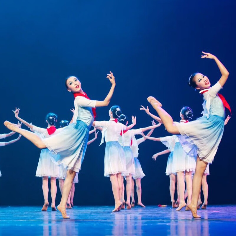 小荷风采获奖作品儿童演出服飘扬的红领巾舞蹈服装少儿红心表演服