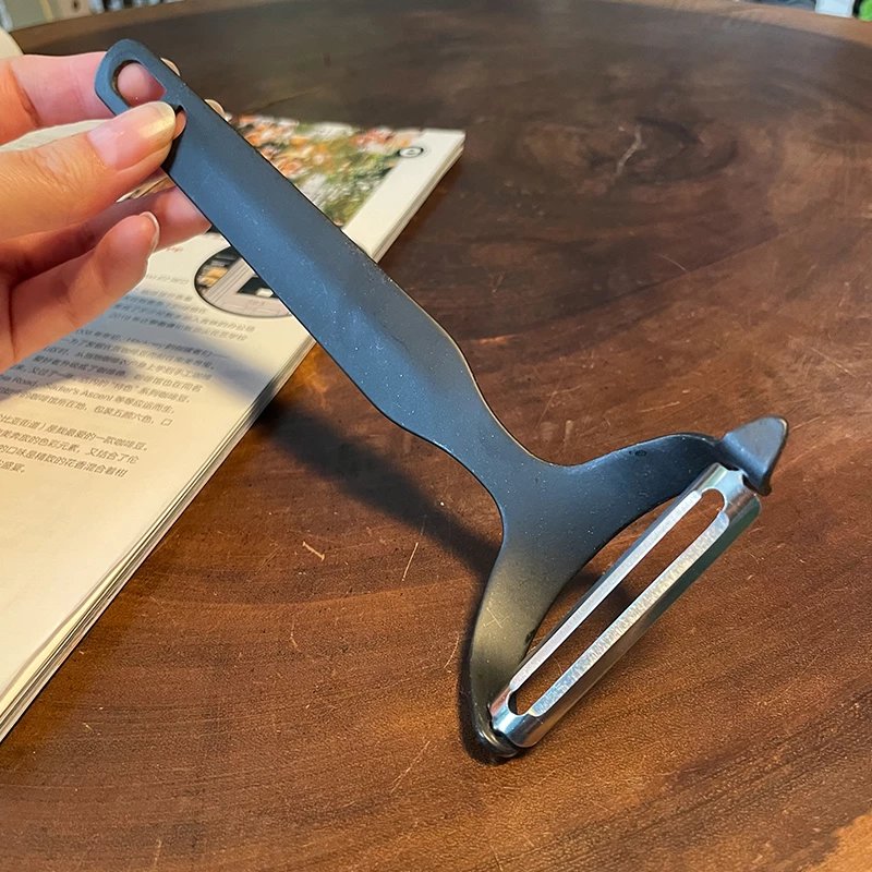 日本厨房多功能刮皮刀 削皮器 y型黑钢削皮刀usn9095 tamasaki水果