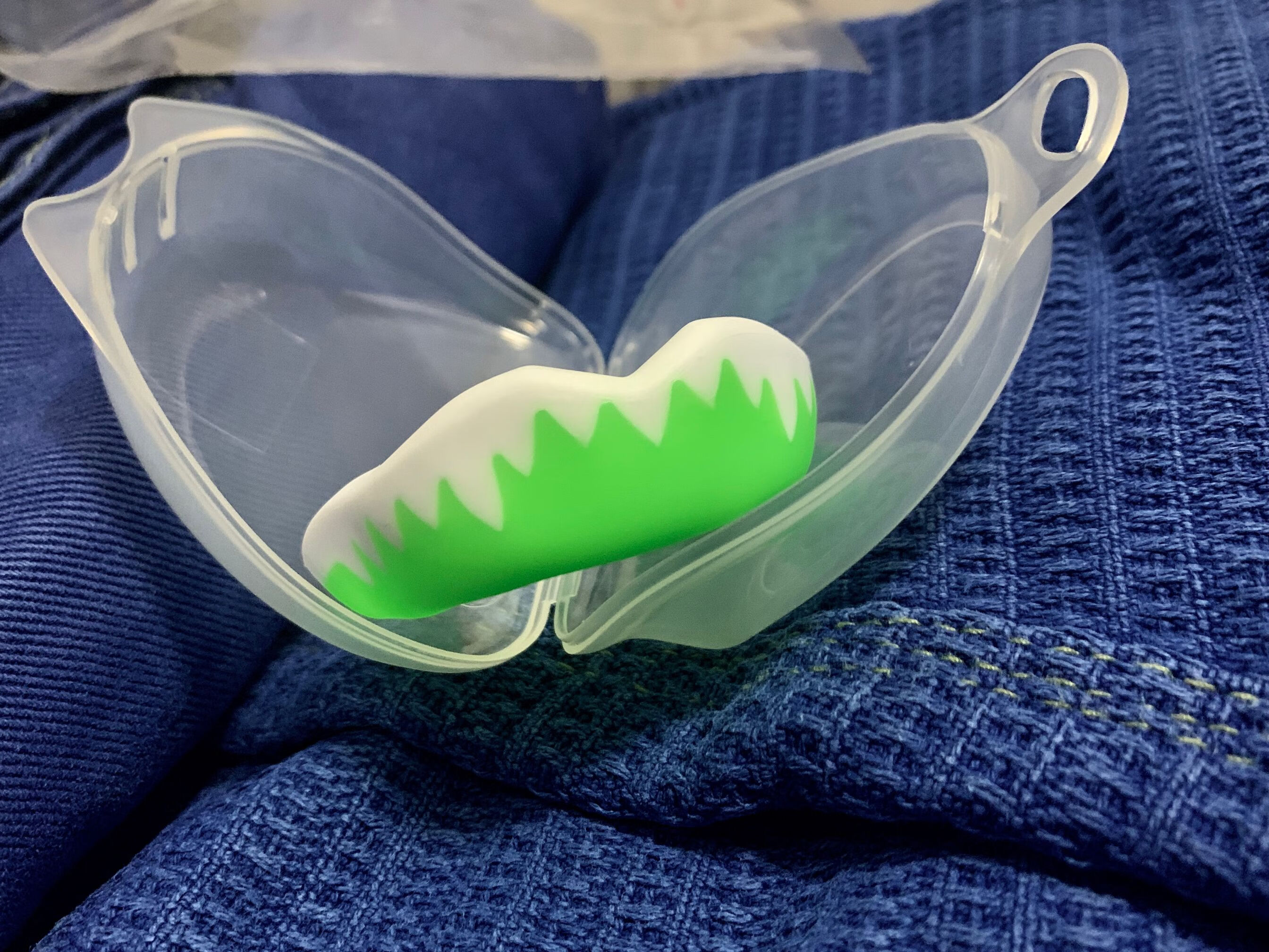 专业柔术摔跤拳击泰拳格斗mma牙套獠牙款牙胶高档优质护齿 红黑獠牙