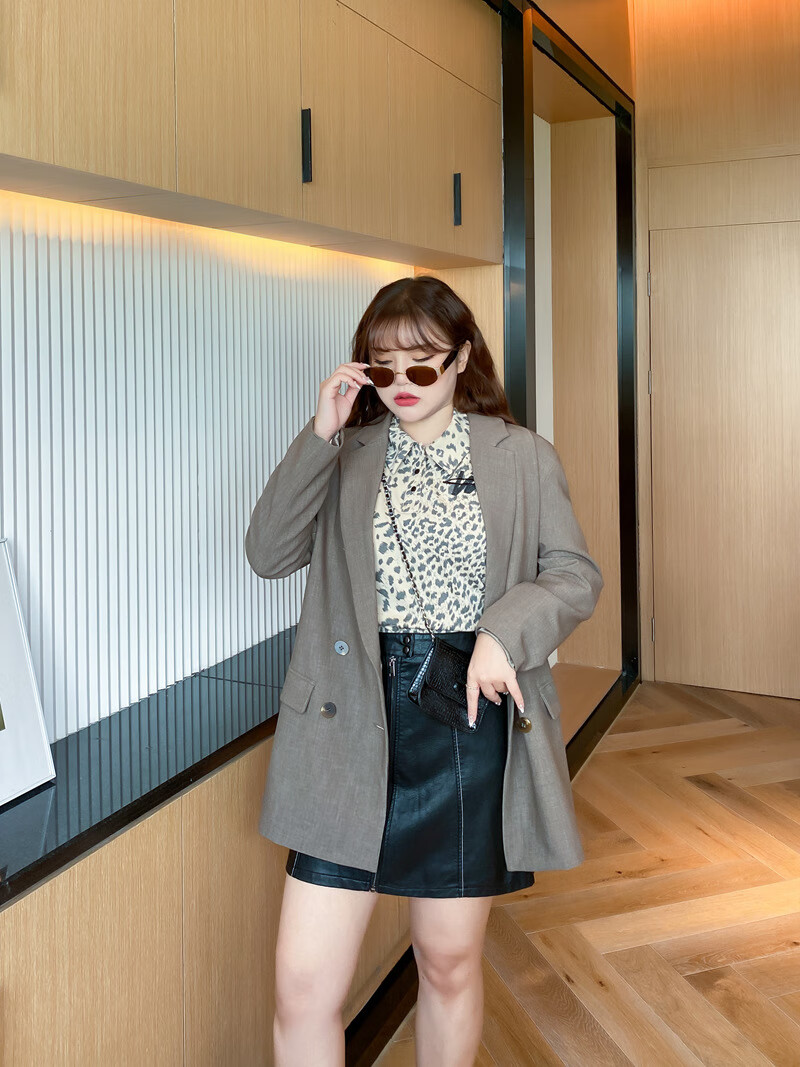 沫筱雪 早秋新款大码t恤 2022新品韩版大码女装豹纹斑点polo翻领长袖