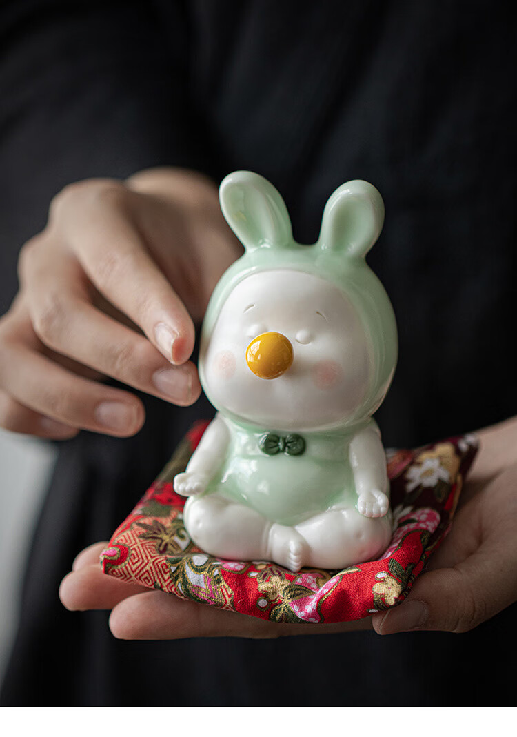 创意可爱陶瓷小兔子摆件兔年生肖吉祥物办公室桌面客厅工艺品装饰