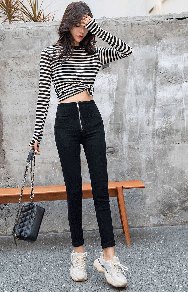 牛仔裤女时尚提臀性感浅蓝色春秋季高腰新款薄款紧身蜜桃臀铅笔裤