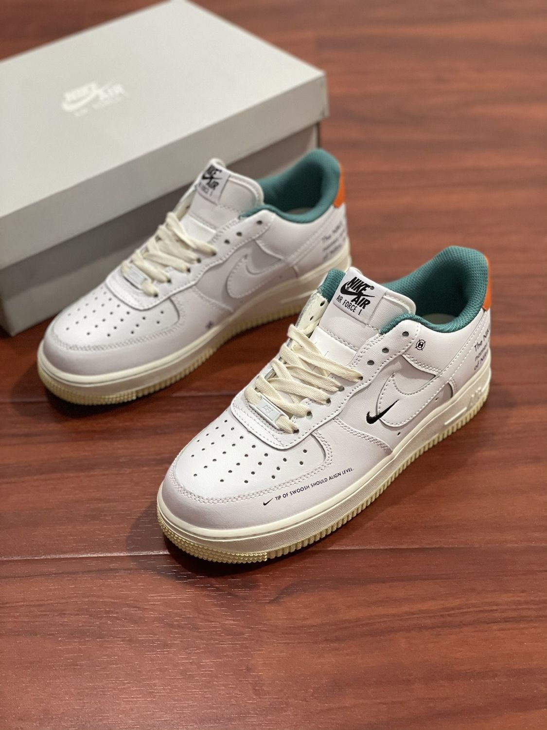 公司级 空军一号白灰金迷你钩af1寿桃低帮双钩休闲男女板鞋cz0270 dm