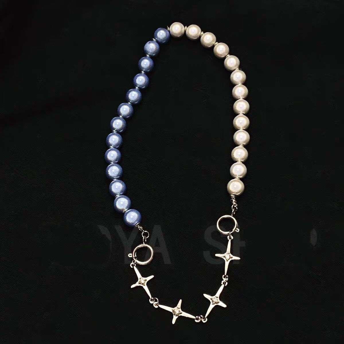 梦蔻反光蓝白拼接十字小钻颈链项链图片款