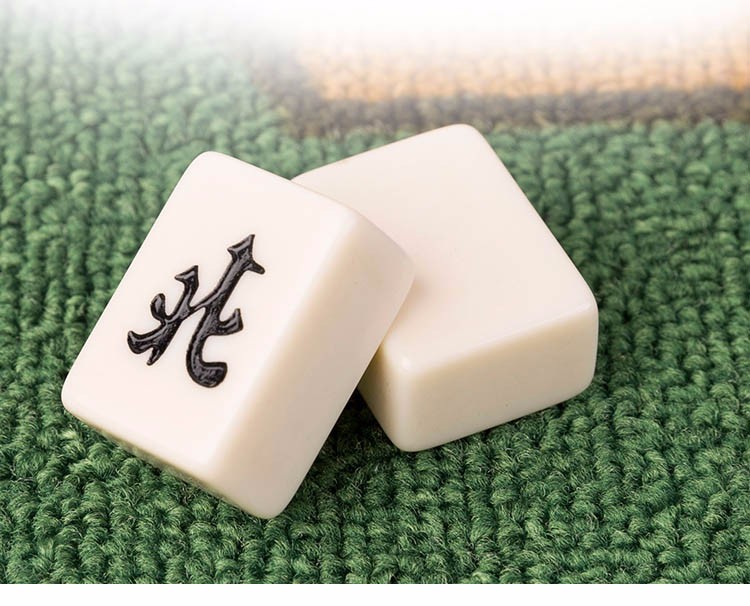 健斯卡30mm迷你麻将便携式带桌旅游宿舍寝室家用可爱卡通小号麻将牌26