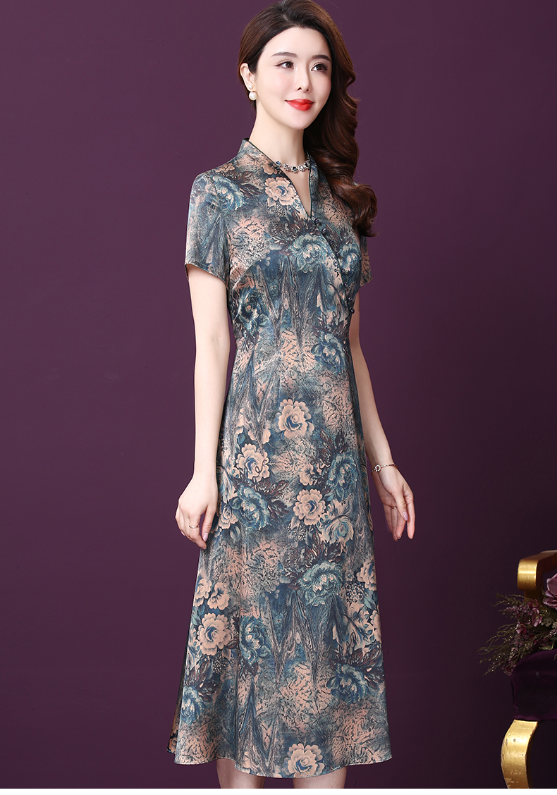 王小鸭真丝连衣裙2020新款夏女洋气年轻款阔太太法式v领桑蚕丝裙 绿