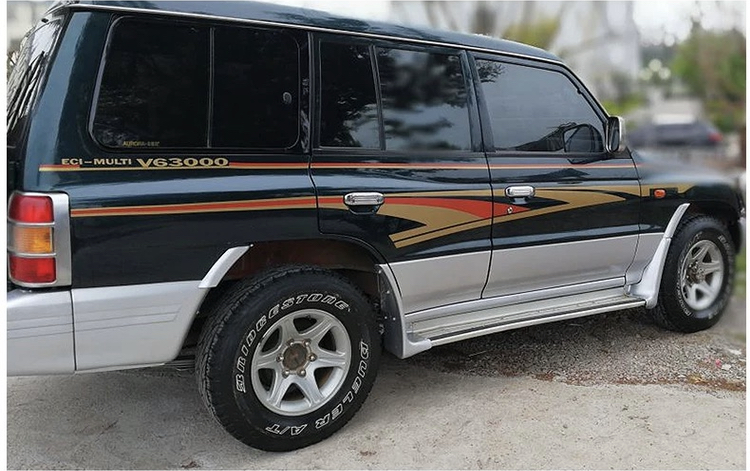 适用于三菱猎豹黑金刚帕杰罗v31v32v33车身彩条改装腰线拉花贴纸款式