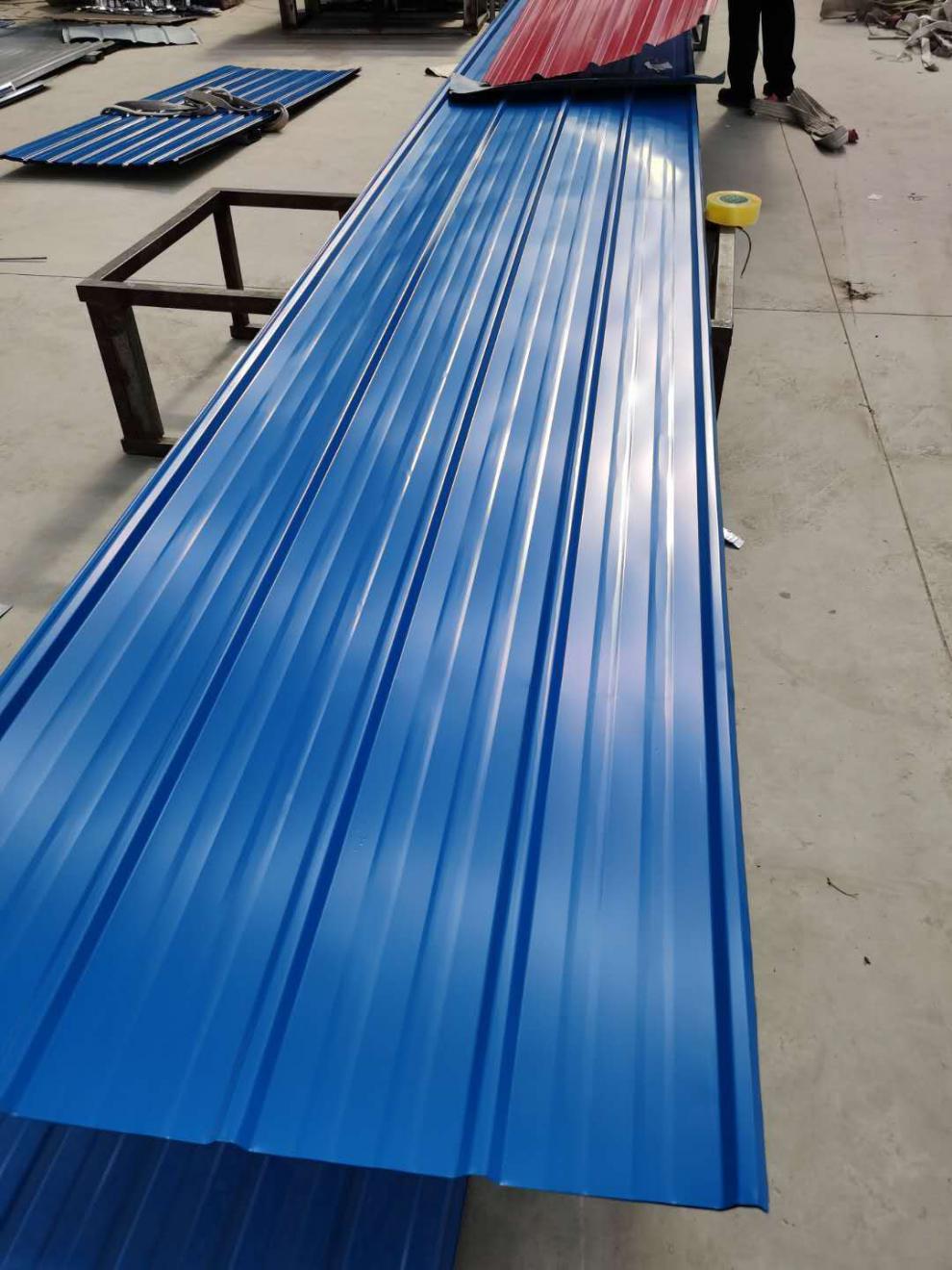 彩钢瓦900铁瓦彩钢瓦彩钢板蓝红白瓦楞工地围墙养殖房屋顶阳台车雨棚