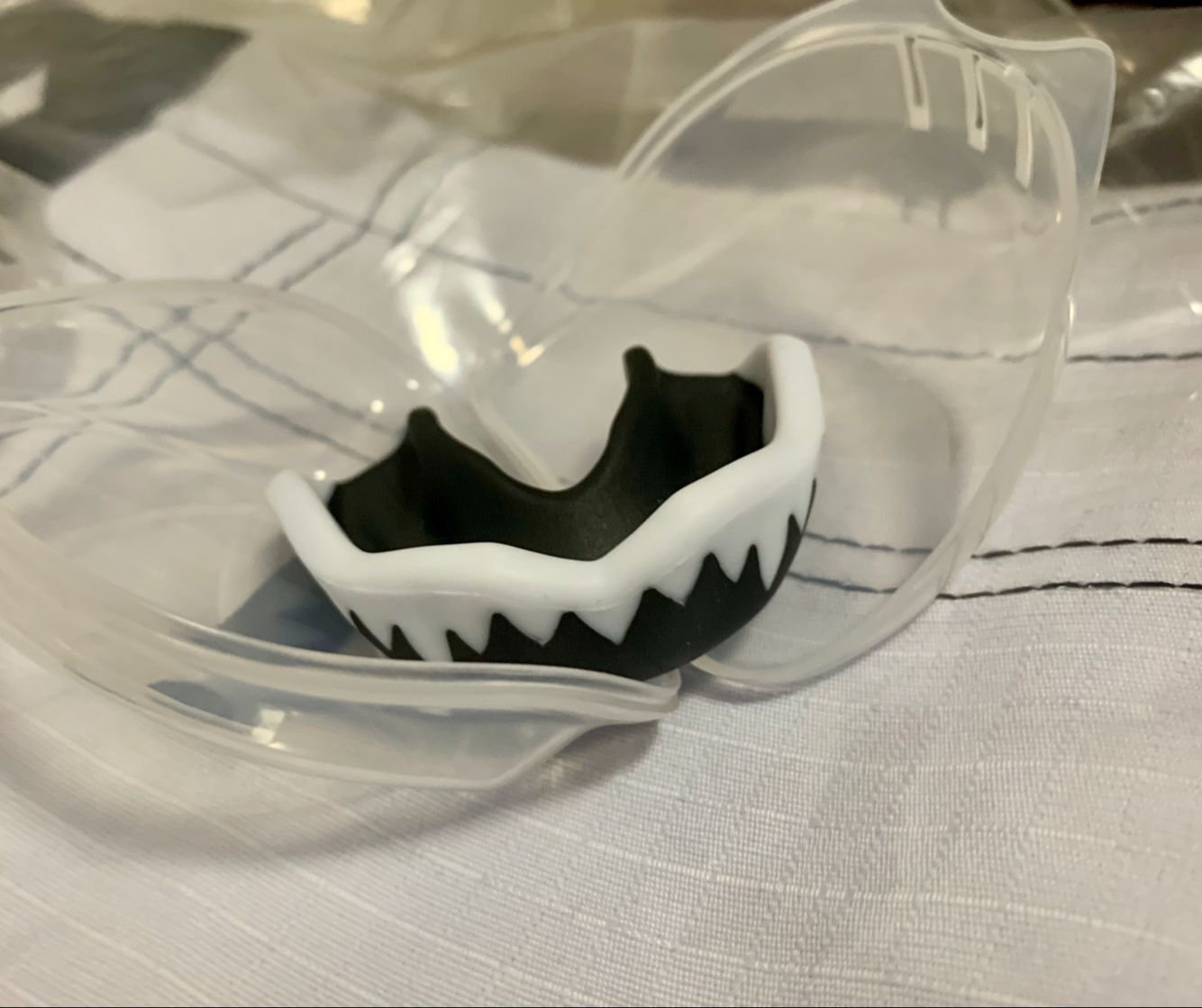 专业柔术摔跤拳击泰拳格斗mma牙套獠牙款牙胶高档优质护齿 红黑獠牙