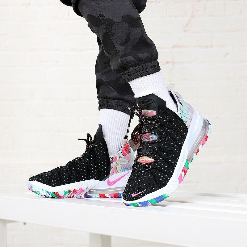 耐克nike lebron 18 lbj 詹姆斯18代实战高帮篮球鞋黑白涂鸦底 db7644