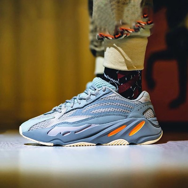 阿迪达斯adidasyeezy700v2椰子700晶洞宝藏黑魂白奶油复古男女鞋老爹