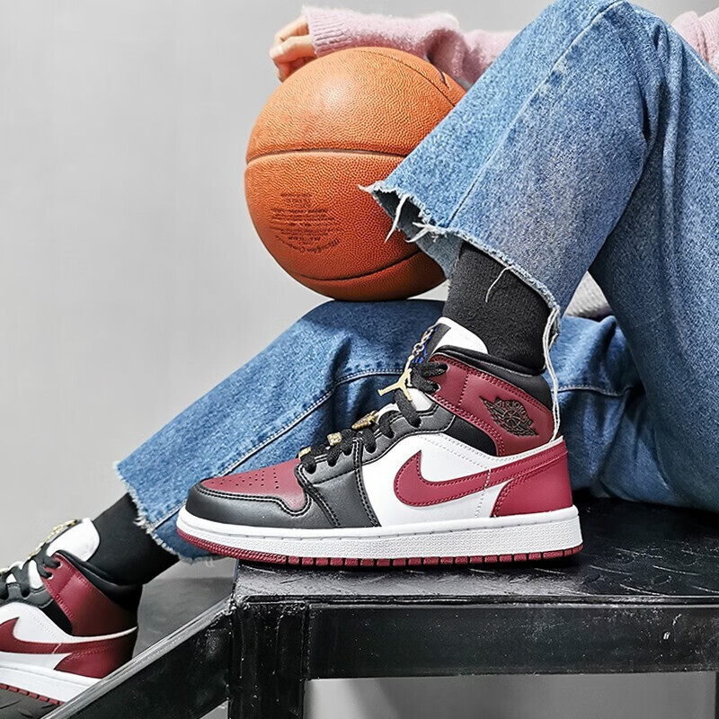 耐克nike air jordan 1 mid aj1 酒红脚趾 金属飞翼 女子运动休闲 中