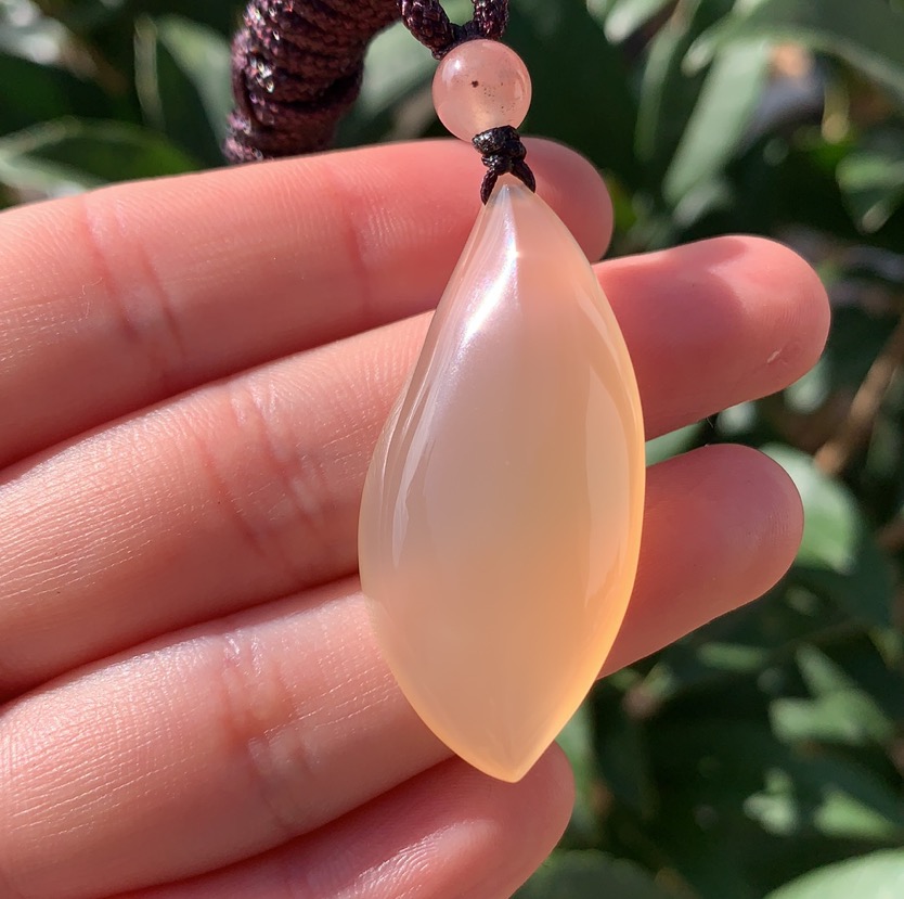 kk宝钰天然黄龙玉团坡老料玻璃种粉色随形水滴挂件证书新款