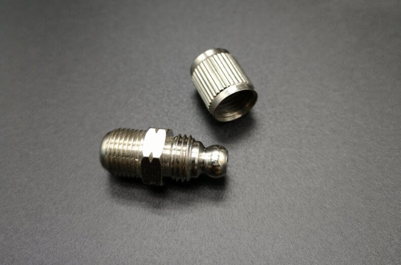 【圣马五金】黄油嘴 直油嘴 牛油嘴 防尘防泄漏油嘴 带防尘帽 1/8转6*