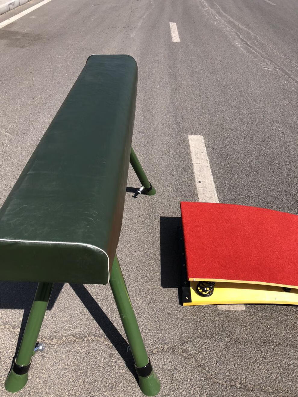 木马新款四簧助跳板跳马田径军训器材400米障碍器械山羊鞍马踏板 四簧