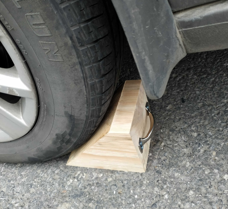 汽车三角木实木止退器挡轮胎定位器停车止阻器防滑大型货车防溜车止退