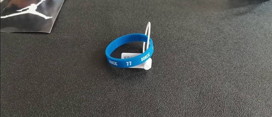 球星东契奇手环 独行侠队 篮球运动硅胶情侣腕带 77号纪念版 黑色