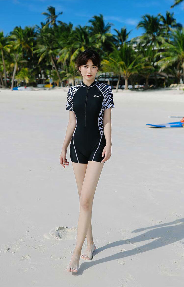 韩版运动款专业游泳衣女连体大码平角泳装保守显瘦遮肚短袖防晒潮z98